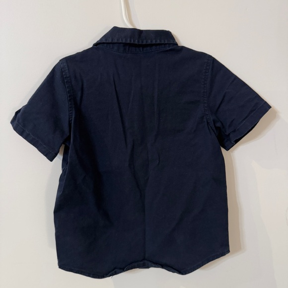 Old Navy short sleeve navy button down shirt. Size 4T - Picture 5 of 5
